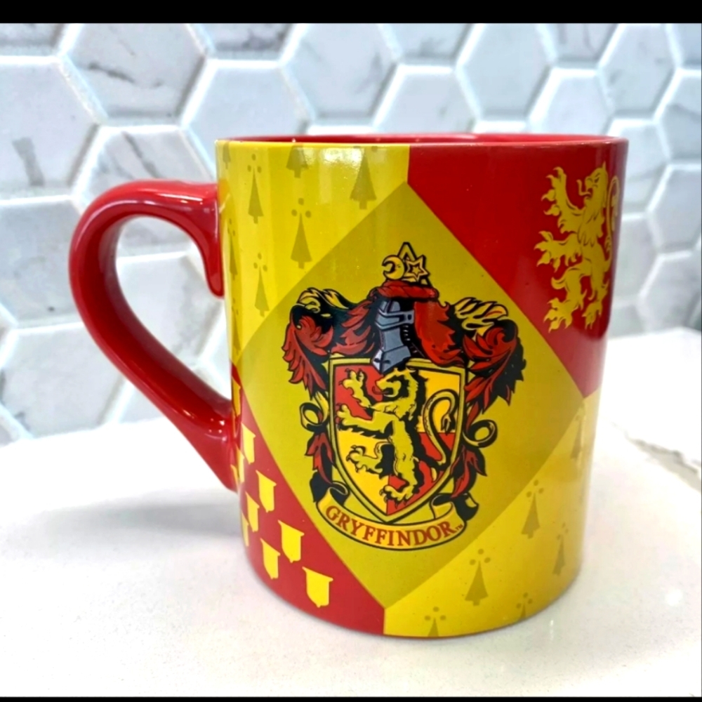 Harry Potter Gryffindor House Crest 14oz Ceramic Coffee Mug - Picture 4 of 5
